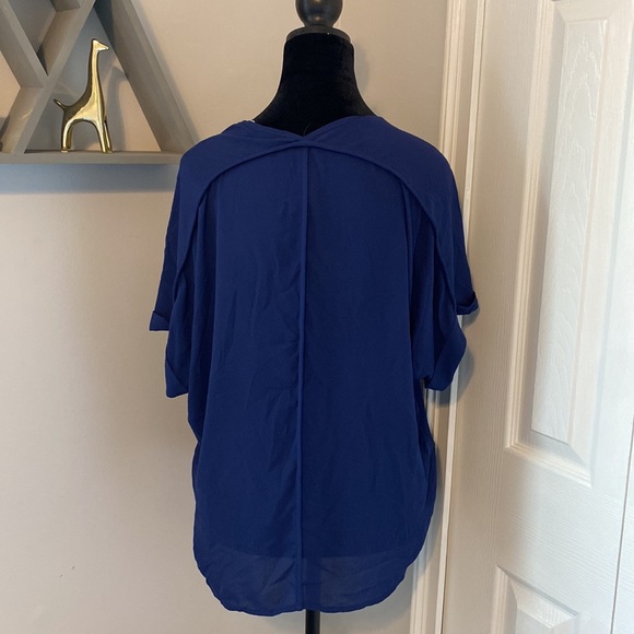 Lush Navy Blue size small ladies top, soft sheer material. EUC no defects - Picture 4 of 8